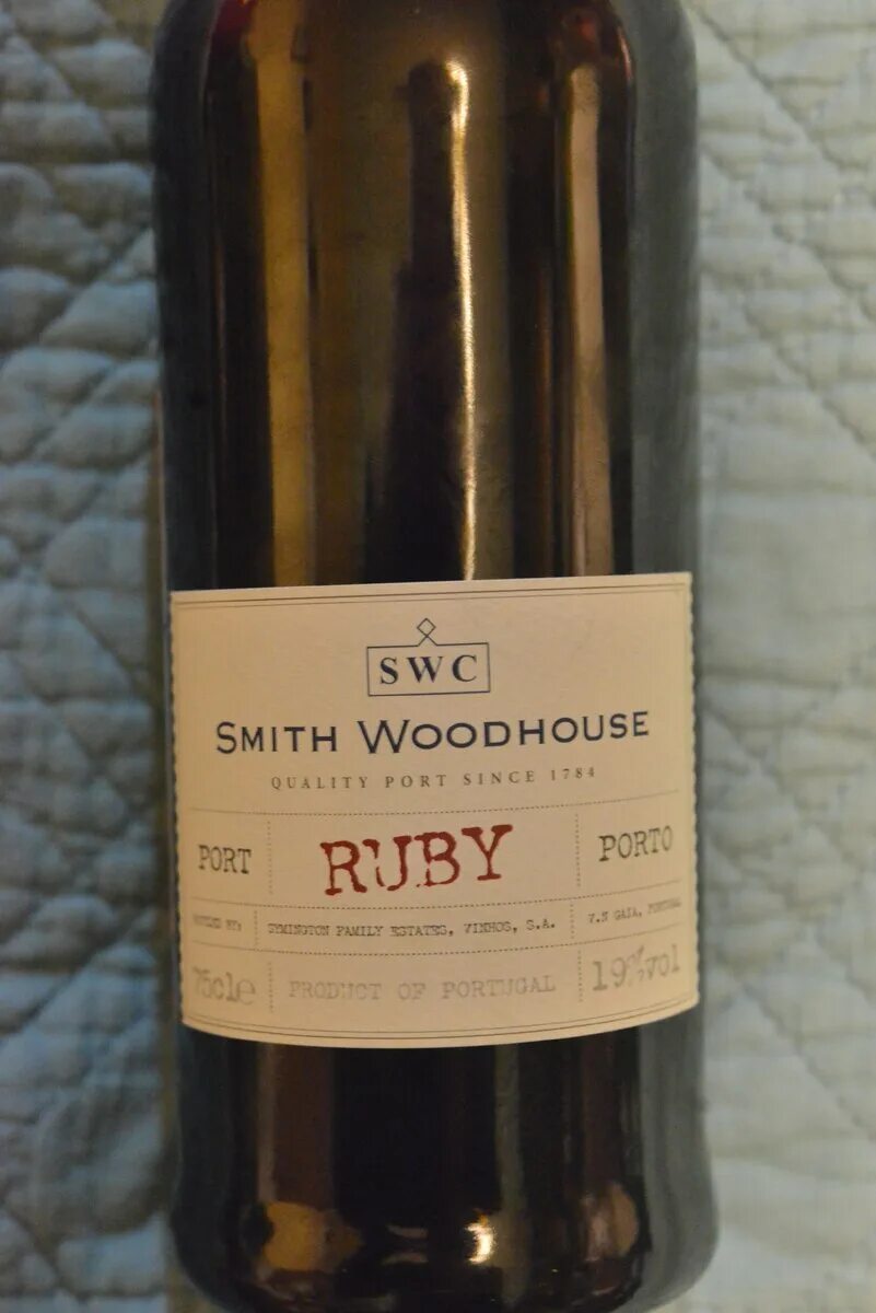 Сколько стоит руби. Вино Smith Woodhouse Ruby. Вино Смит Вудх Руби Порто. Португальский портвейн Smith Woodhouse. Вино Смит Вудхаус 0.75 Руби Порто.