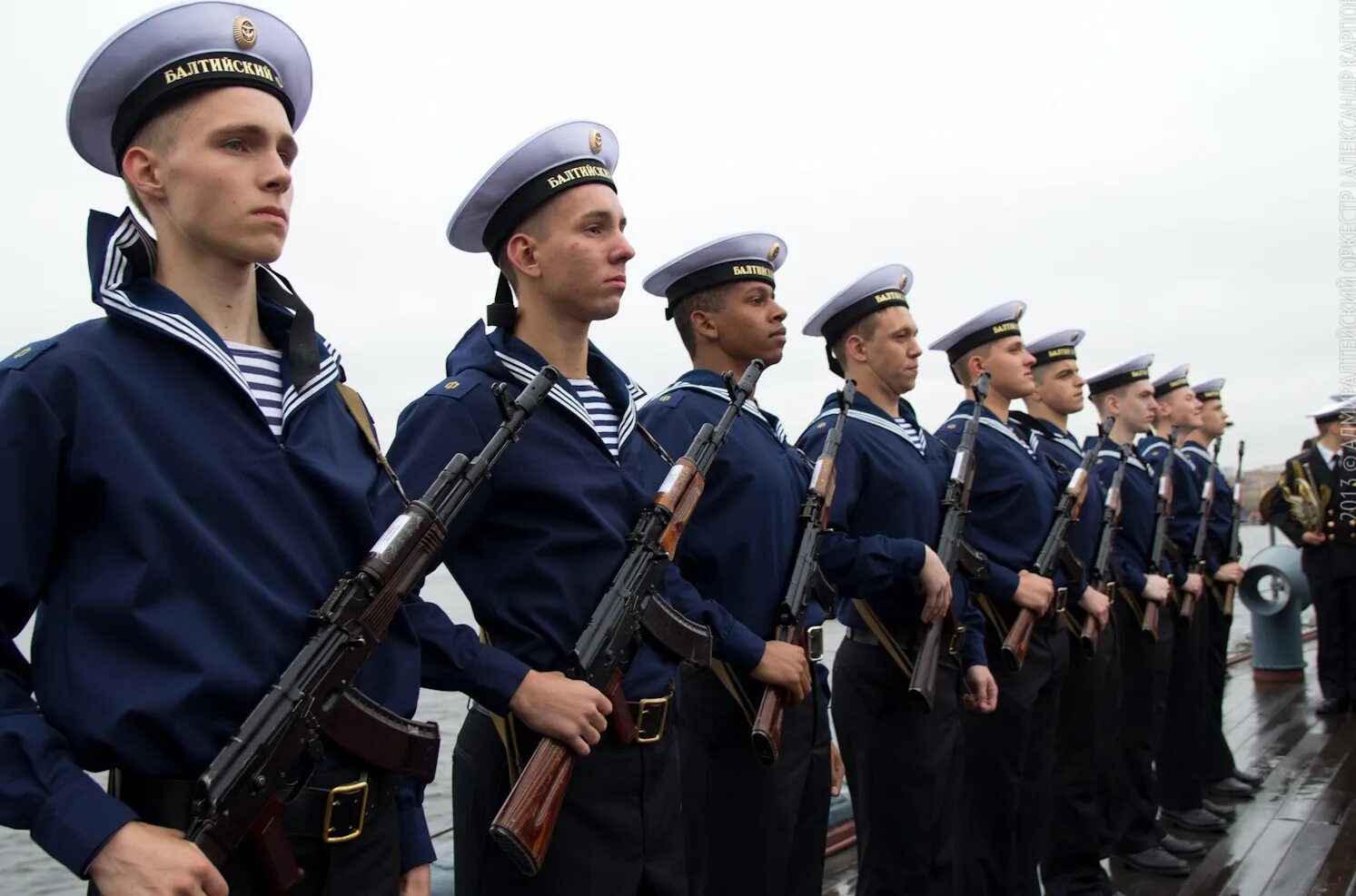 срочники вмф рф. парадная форма товвму. зимняя форма вмф срочники. служба в морфлоте сколько лет. тельняшка морская пехота вмф рф.