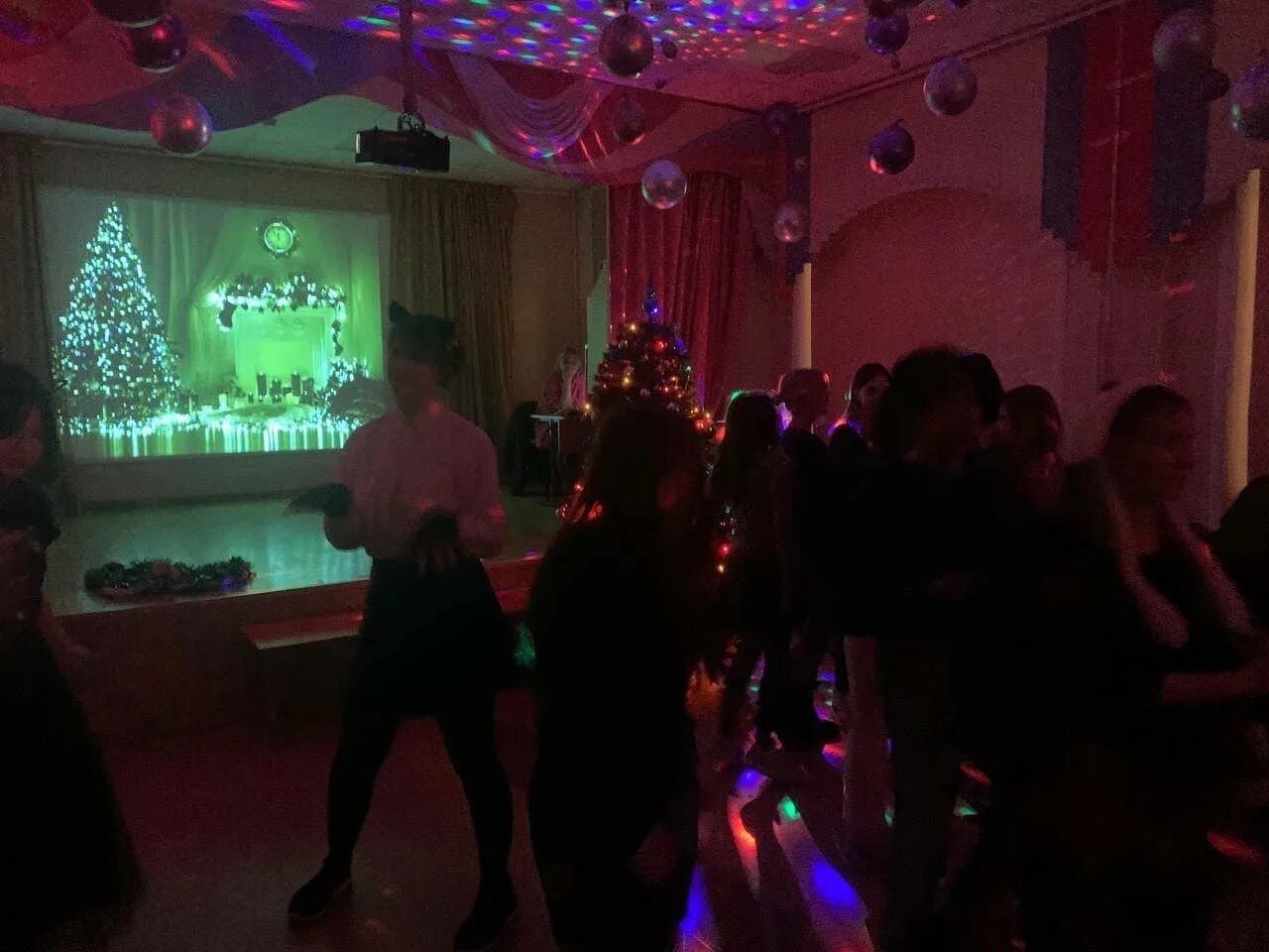 Дискотека в новогоднюю ночь в москве. Новогодняя дискотека. новый год дискотека. дискотека в москве. рождественская дискотека.