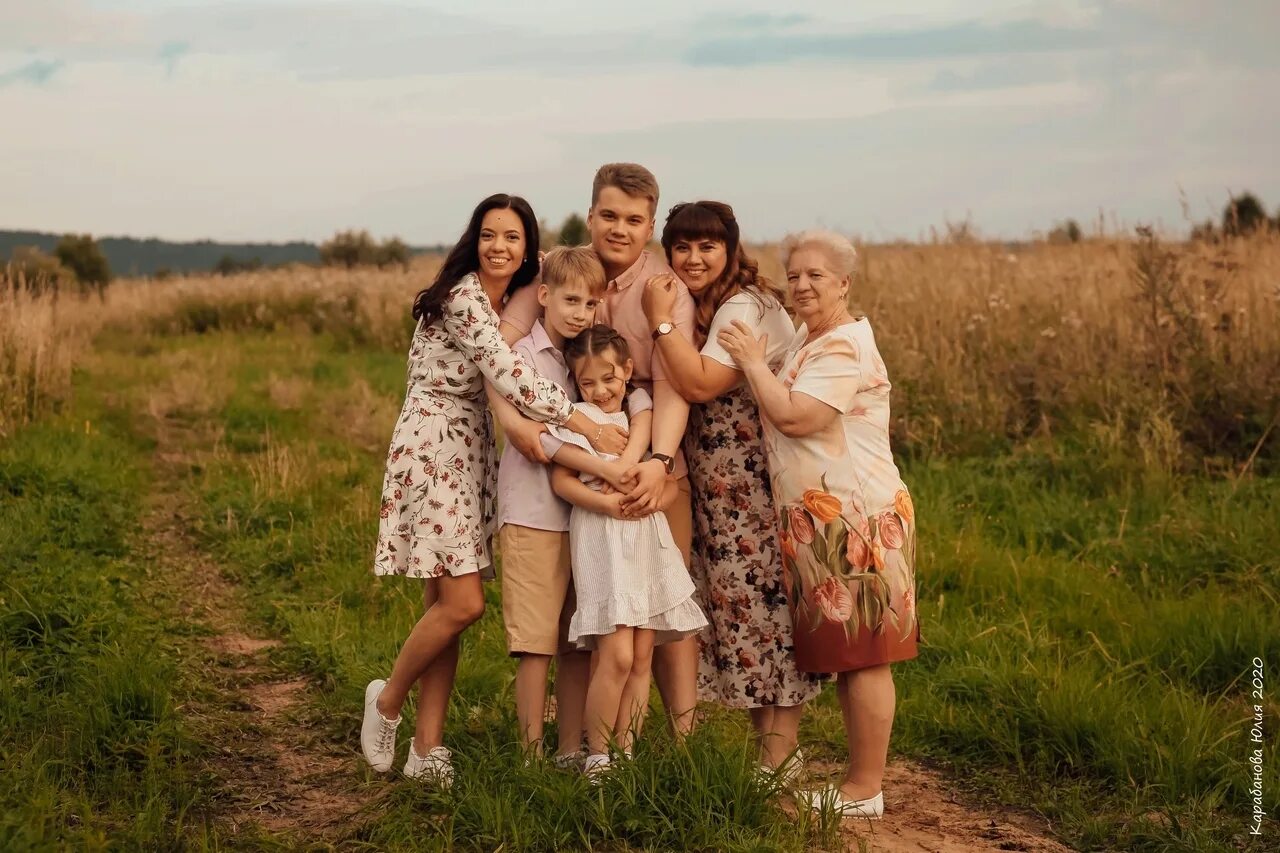 Новгородская область многодетные семьи. Многодетная семья. Семья Россия. Фотоконкурс для многодетных семей. Многодетная семья в России.