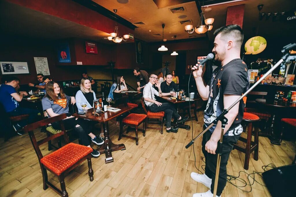 Stand up тнт сцена. Stand up club ул. Rossi's club санкт-петербург. Бар stage standup club. Стендап кафе покровка 16.