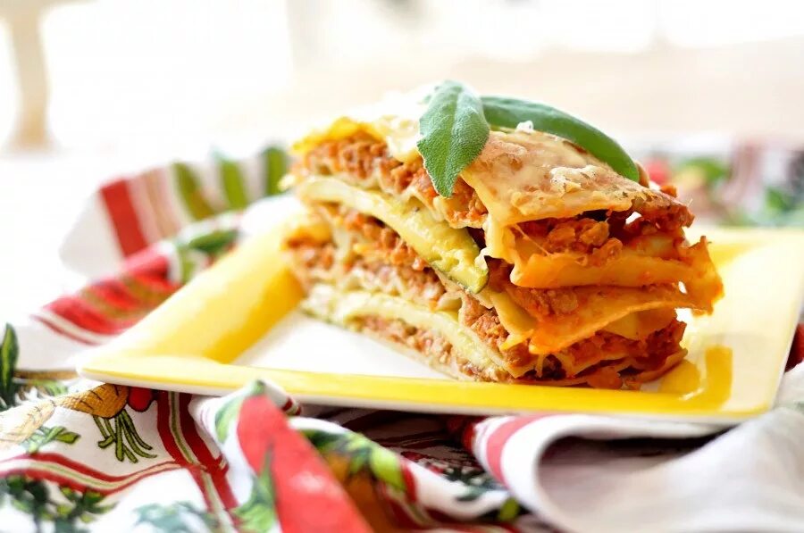 Лазанья Палермо. Лазанья (Lasagna) Италии. Итальянская кухня. Традиционные итальянские блюда.