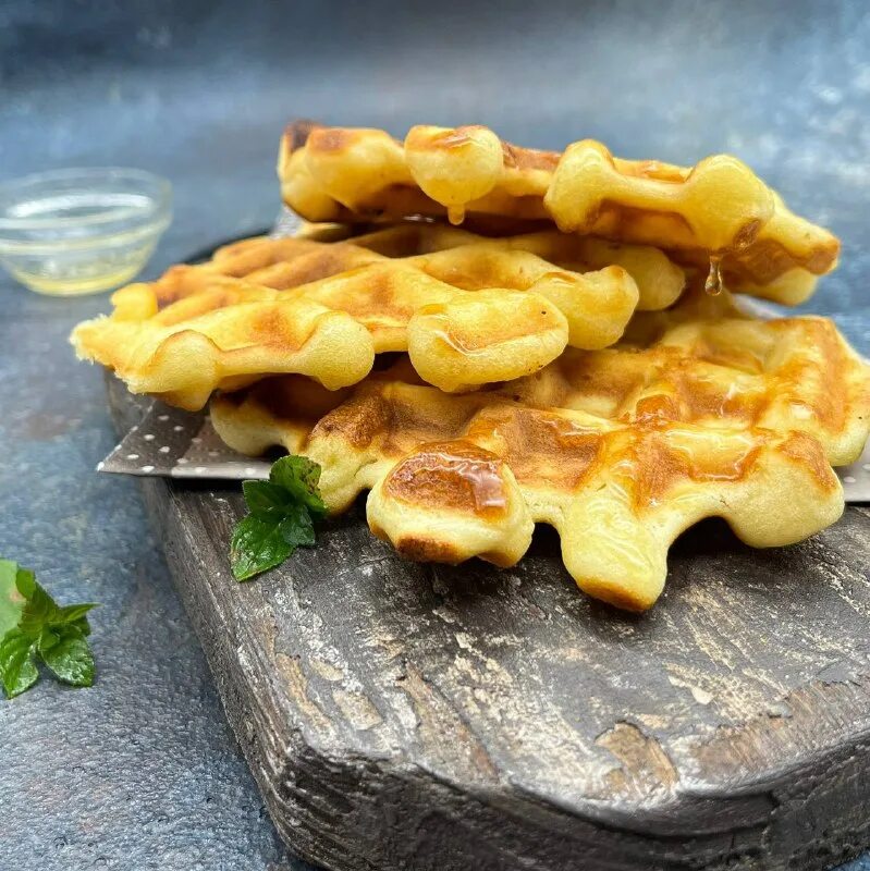 Приготовление булочек. Греческая бугаца. Тесто швеции. Выпечка. Австрийская булочка с творогом.