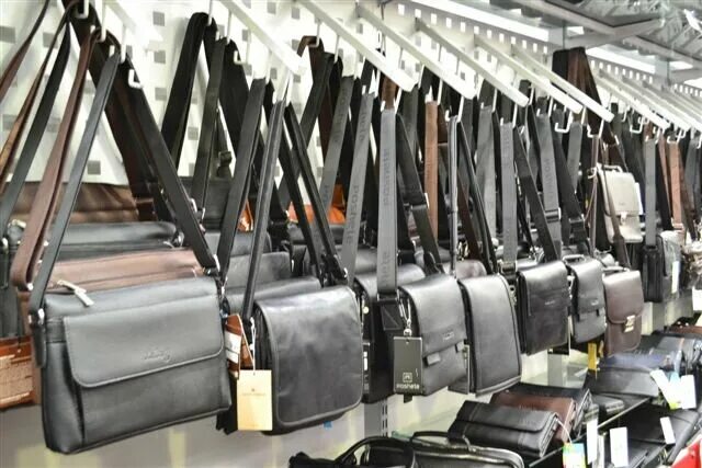 антураж курск. антураж магазин сумок. антураж сумки. сумки чемоданы реклама. антураж сумки.