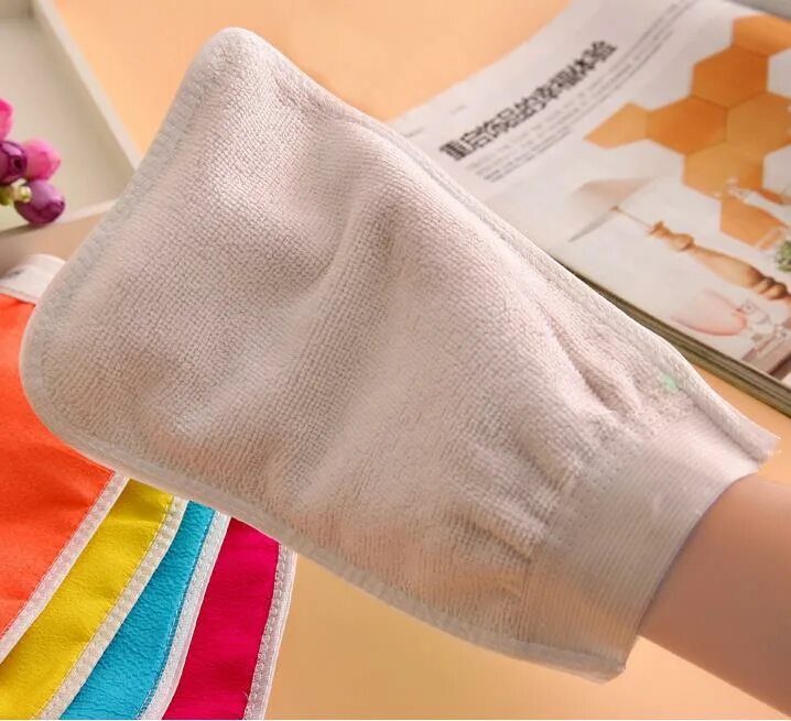 Полотенце перчатка. Перчатки для пилинга. Перчатка для пилинга. Перчатка скраб. Перчатка для ванны.