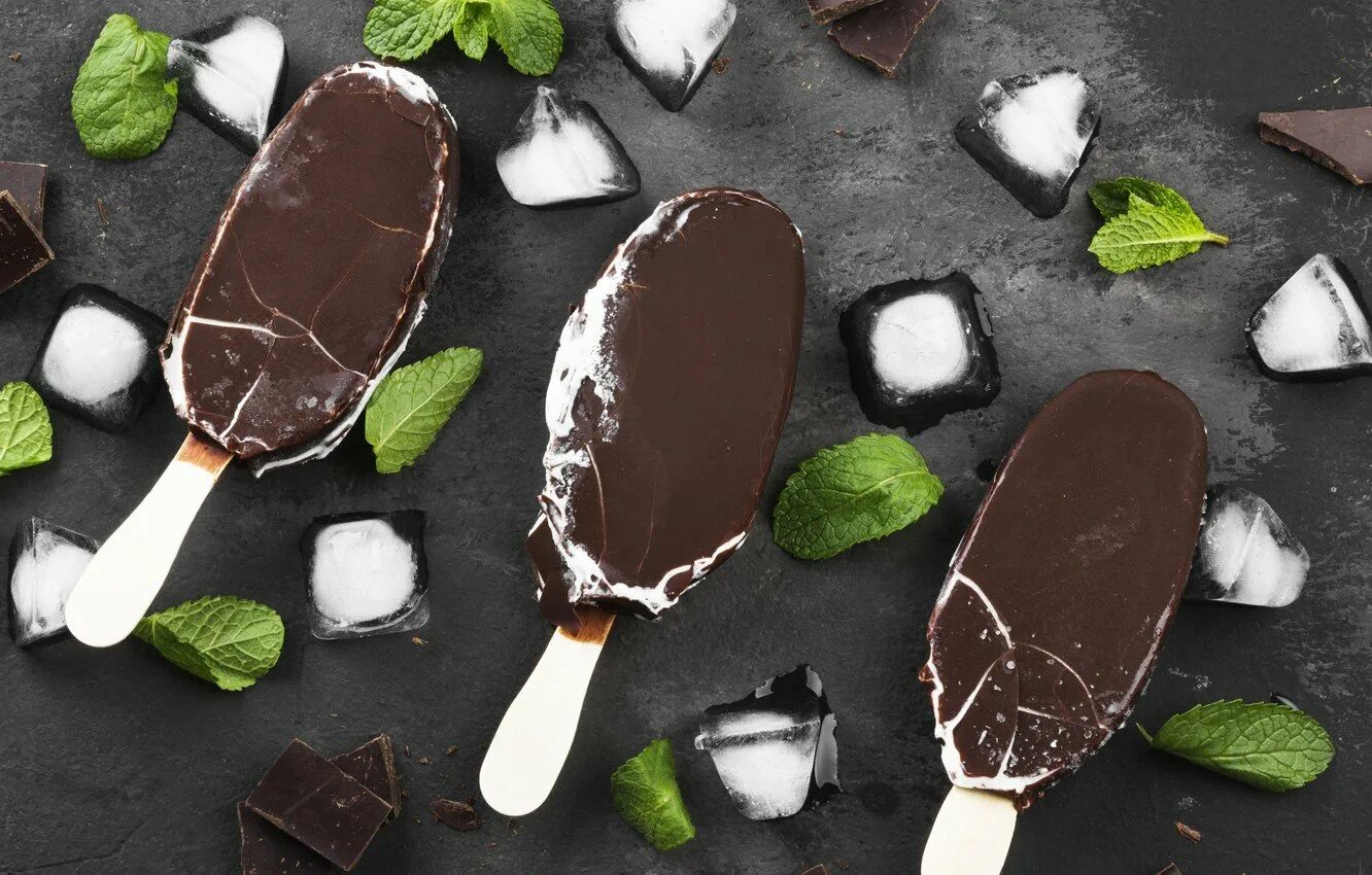 Ice Cream эскимо. Шоколадное мороженое эскимо. Эскимо мороженое пломбир в шоколадной. Мороженое эскимо шоколадное на палочке.
