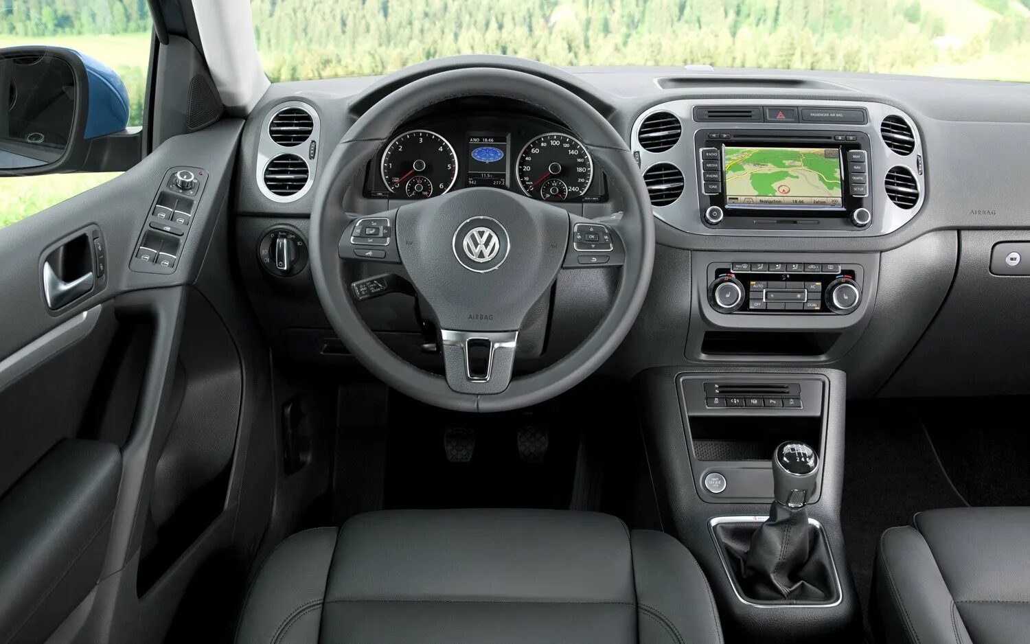Volkswagen tiguan салон. Volkswagen Tiguan 2014 салон. Volkswagen Tiguan 2012 Interior. Volkswagen Tiguan 2012 салон. Фольксваген Тигуан салон.