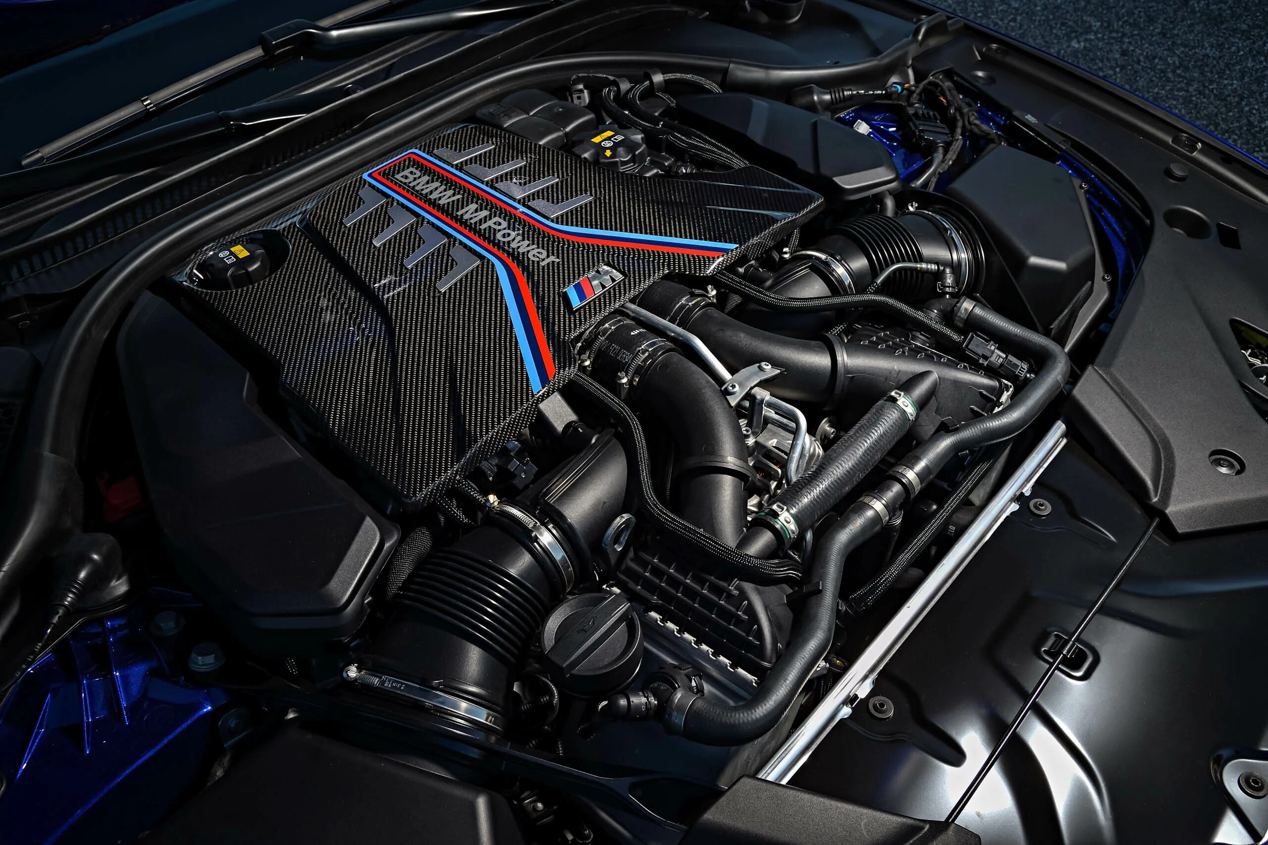 М5 сколько лошадиных. BMW m5 f90 engine. Мотор БМВ м5. V8 Twin Turbo BMW m5 f90. M5 f90 мотор.