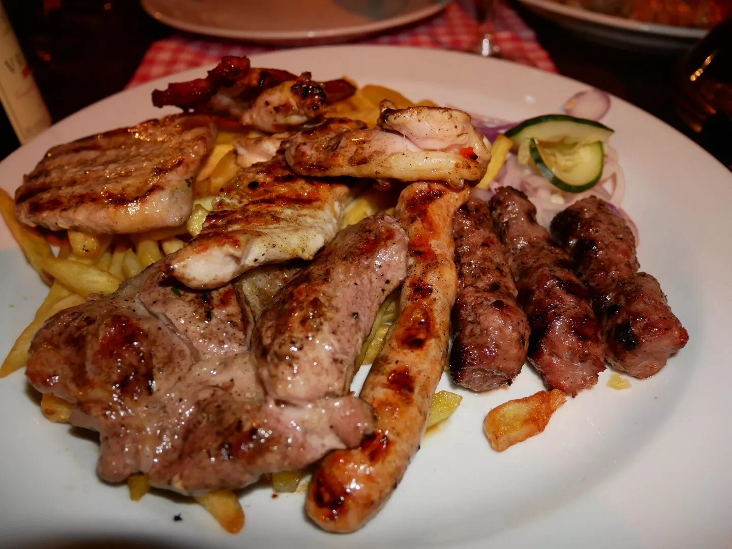 Мешано месо черногория. Национальная кухня черногории. Черногорская кухня. Гастрономия черногория. Кухня черногории.