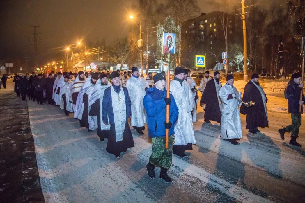 на крещение бывает крестный ход. на крещение бывает крестный ход. крестный ход зимой. крестный ход на крещение 2022. висагинас крестный ход на крещение.