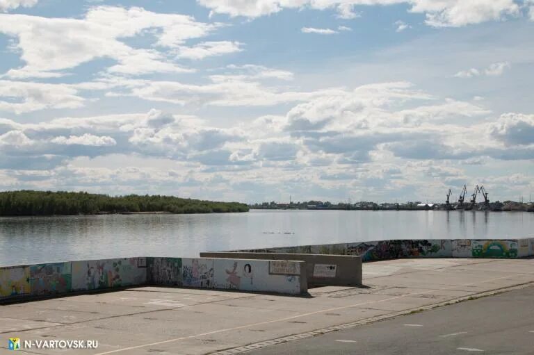 Уровень воды в оби октябрьское. Река Обь Нижневартовск. Уровень воды в Оби в Нижневартовске 8.06.2022.