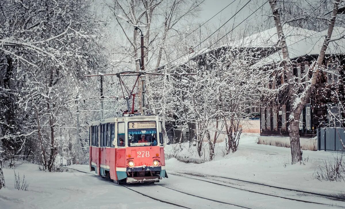 Томск трамвай 278. Томск зимой трамвай. Трамваи Томск зима. Троллейбус трамвай Томск.