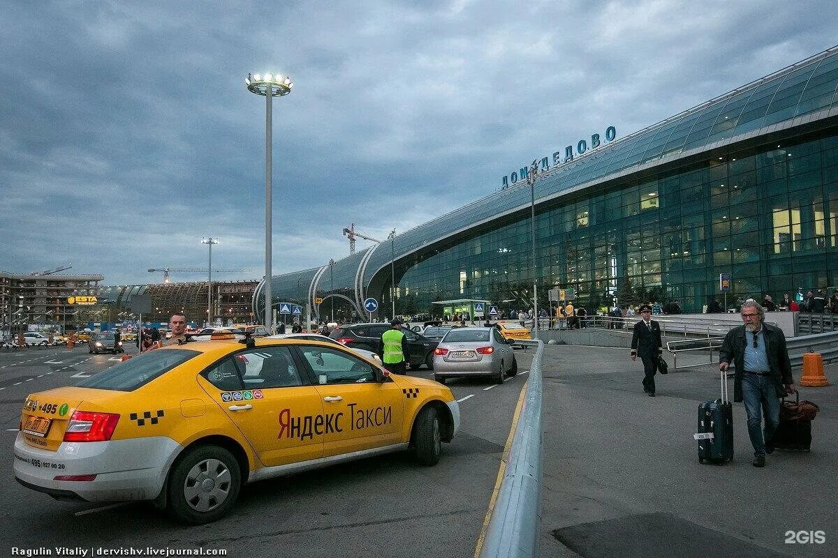 Такси в аэропорт шереметьево. Шереметьево такси. Такси из аэропорта шереметьево. Шереметьево измайлово такси. Авто у шереметьево.