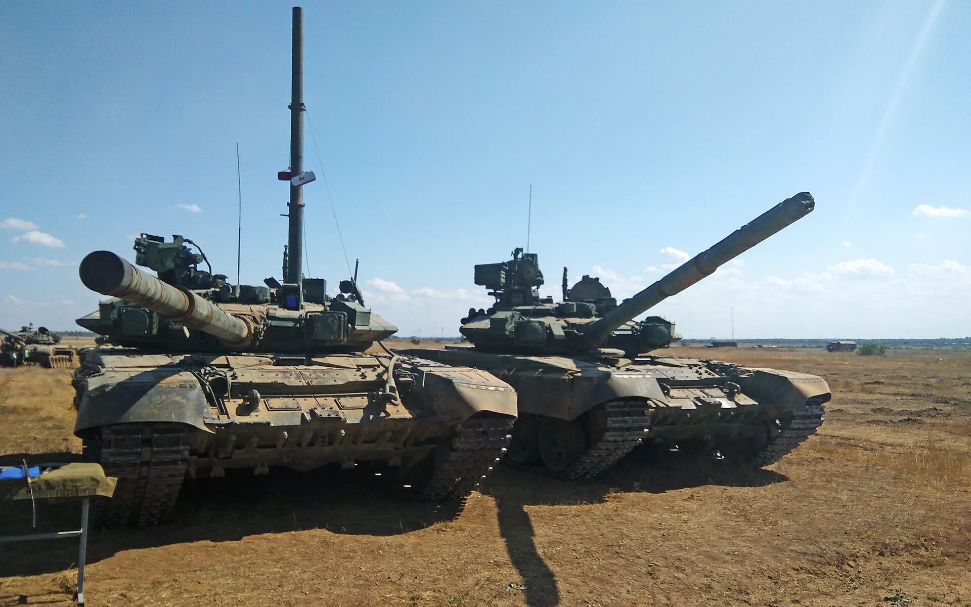 Сравнение танка абрамс. Танк Абрамс и т-90. Абрамс и т90. Т72 и т90. Танк т 90 Армада.
