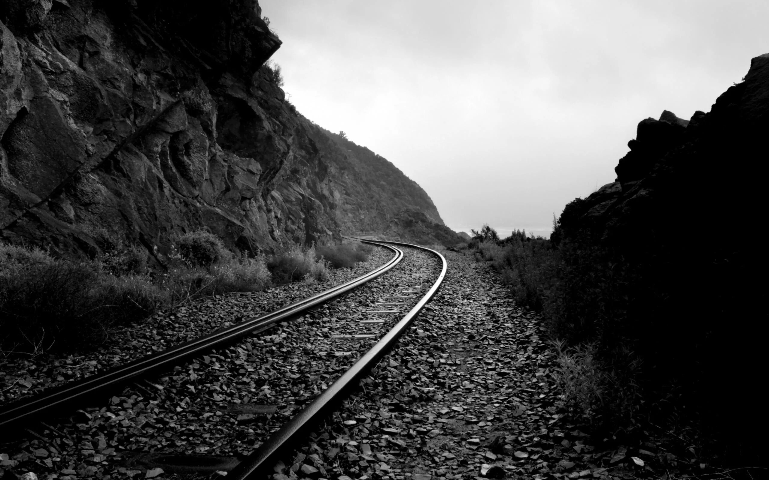 Железная дорога чб. Черный поезд. Красивая железная дорога. Поезд чб. White tracks