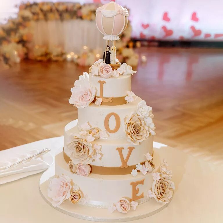 Сколько стоит 5 кг торта. Торт на свадьбу. Свадебный торт 3 кг. Фигурные торты. Свадебный торт 2022.