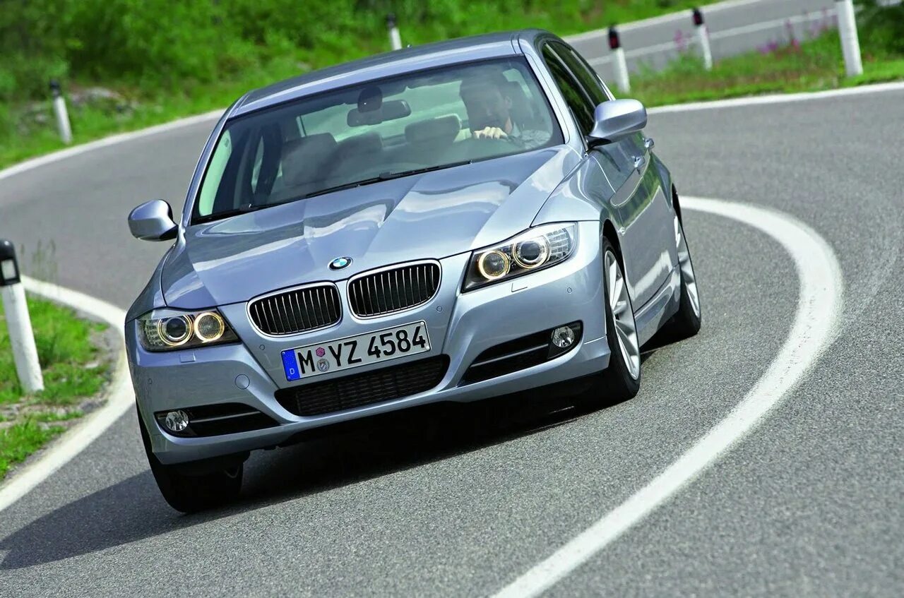 Автомобиль bmw 3. БМВ 325i 2021. BMW 3 Series. BMW 3 e90. BMW 325 XI e90.