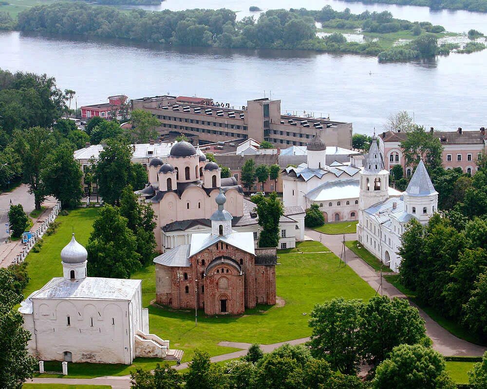 Фирмы новгорода. Ярославово Дворище Великий Новгород. Ярославова Дворища Великий Новгород. Великий Новгород церкви Ярославова Дворища. Новгородский Кремль Ярославово Дворище.