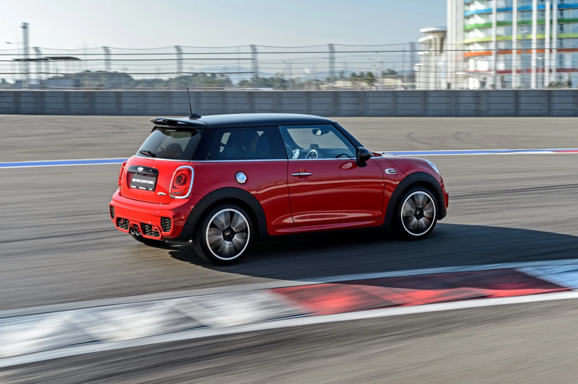 Машина мини купер. Машина mini cooper. Мини купер 1970. Мини купер новый. Бмв мини купер.