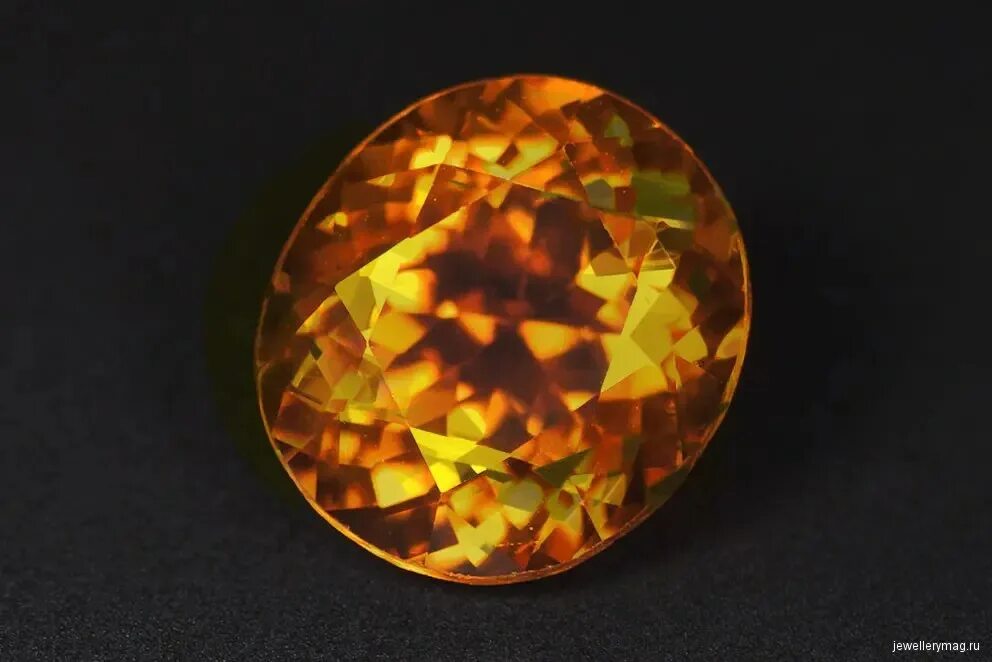 желтый самоцвет. камень жёлтого цвета янтарь. циркон солнечный камень. желтый камень драгоценный как называется. желтый драгоценный камень.