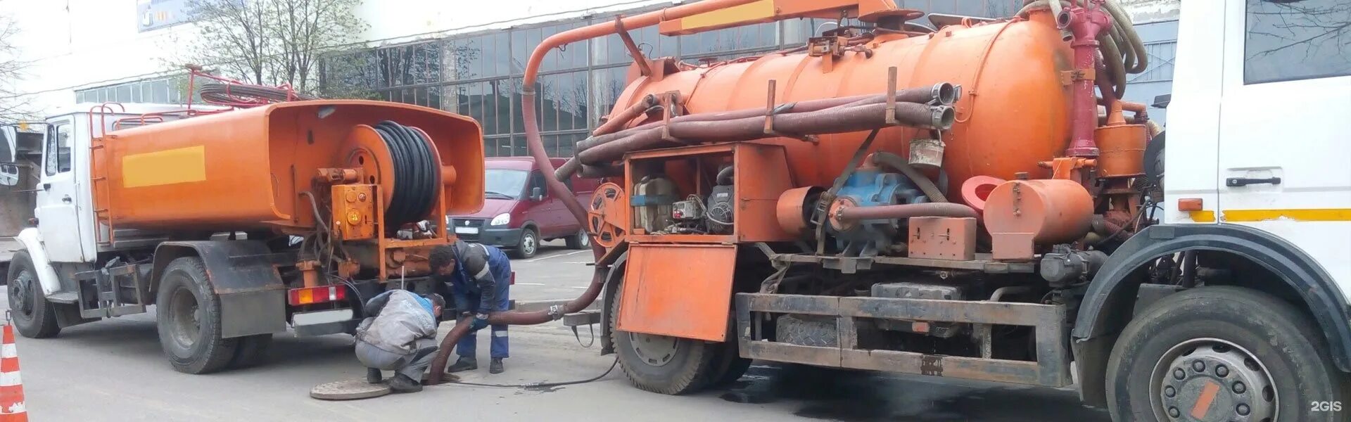 Газ 3309 ассенизатор илосос. Газ 3309 ассенизатор 5 куб. Ассенизаторская машина камаз. Газ 3309 ассенизатор илосос. Труба для откачки канализации ассенизаторской машиной пластиковая.