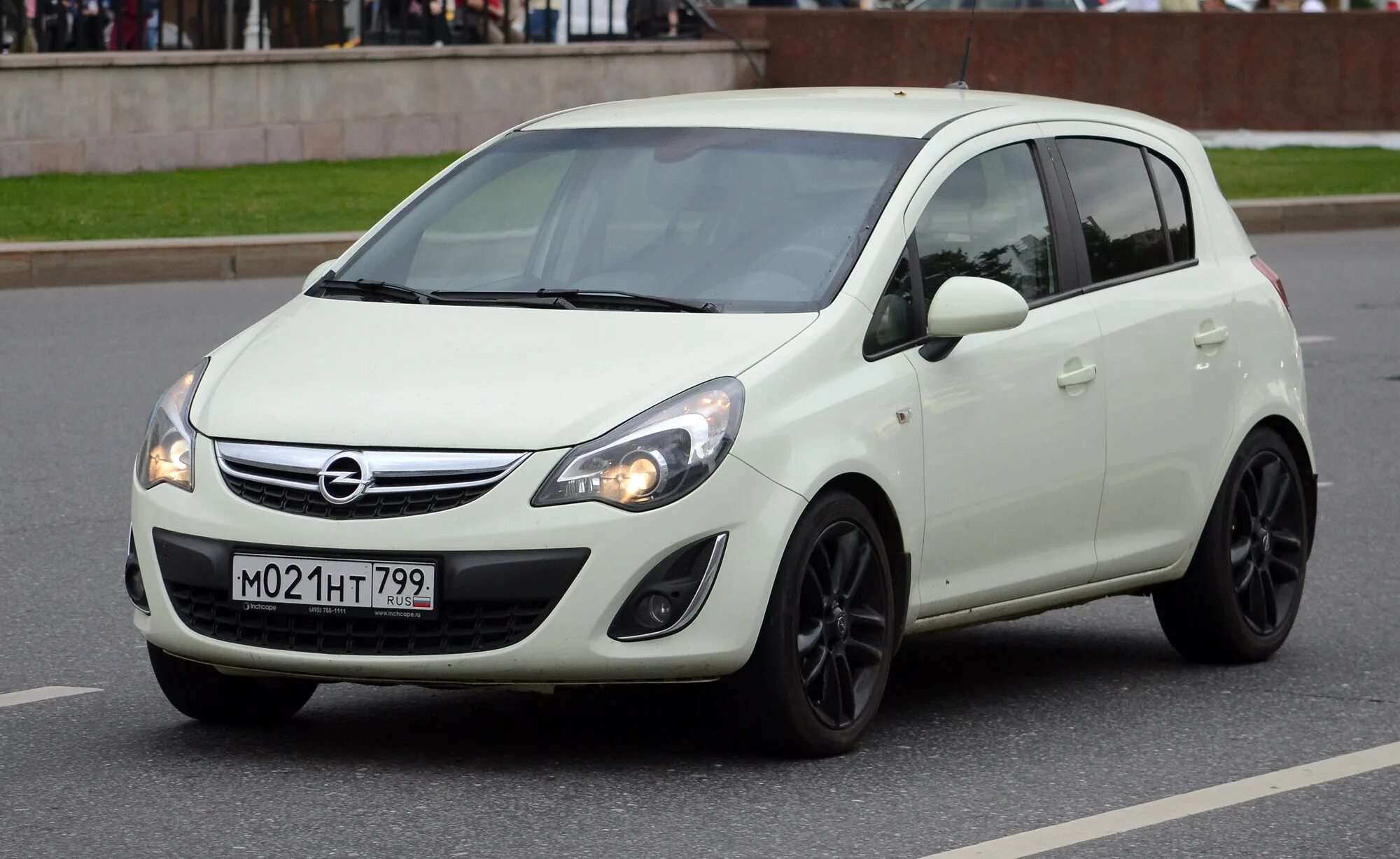 Opel Corsa d белая. Опель Корса а 4вд. Opel Corsa d бело-черный.