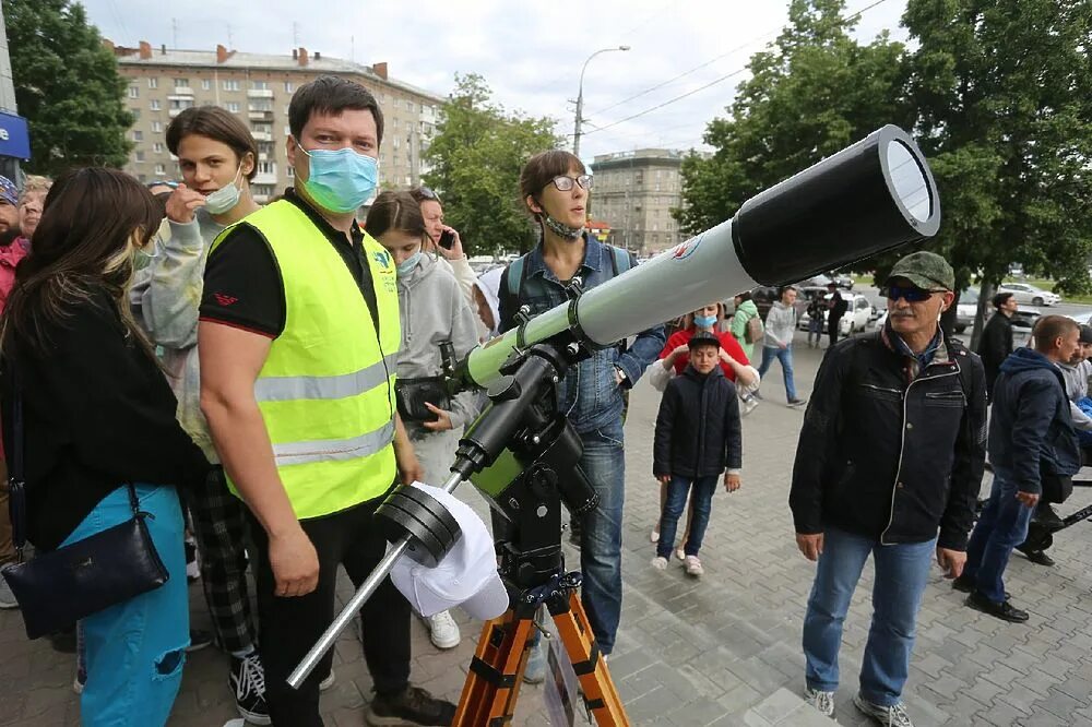 Солнечное затмение в новосибирске во сколько. Солнечное затмение в Новосибирске 2008. Солнечное затмение в Новосибирске. Наблюдение за затмением. Солнечное затмение Владивосток 2023.