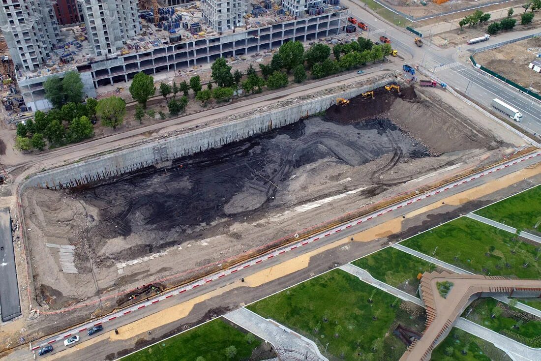 ЗИЛАРТ парк в Москве. Котлован. ЗИЛАРТ жилой комплекс парк. Котлован на месте галереи. На этапе котлована спб