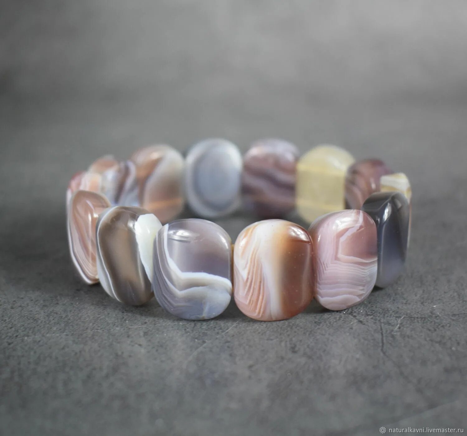 Черепаховый агат бусины. Бразильский агат бусы. Бразильский агат. Бразильский агат. Бразильский агат минерал.