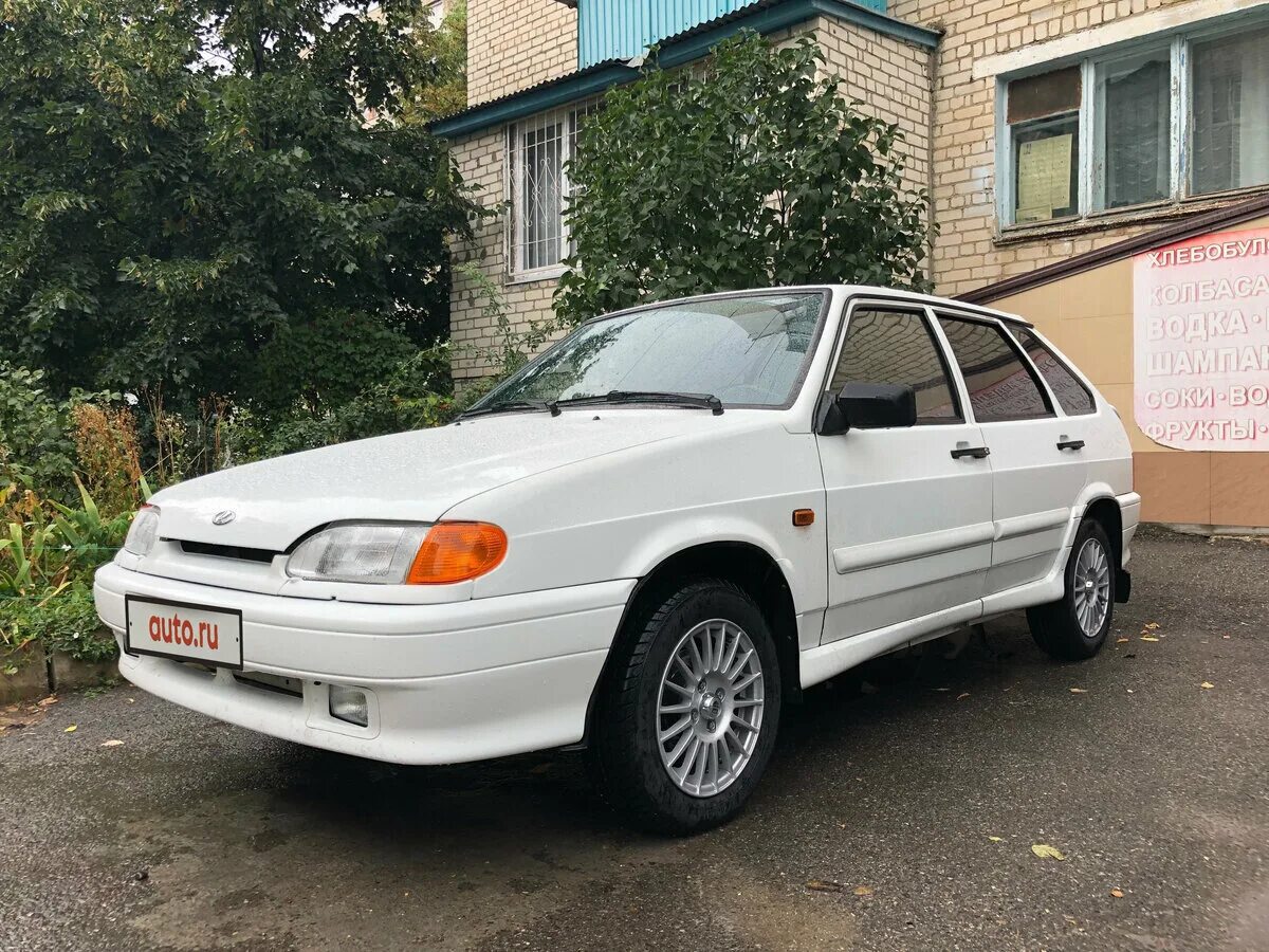 Авито машины. ВАЗ-2114 хэтчбек белый цвет. Машины Ставрополь. Ставропольские машины.