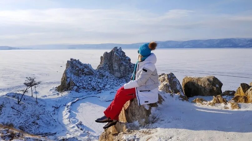 Зимний туризм. Озерные коньки байкал. Каменный город пермский край зимой. Ледяная пещера ольхон. Зимний байкал.