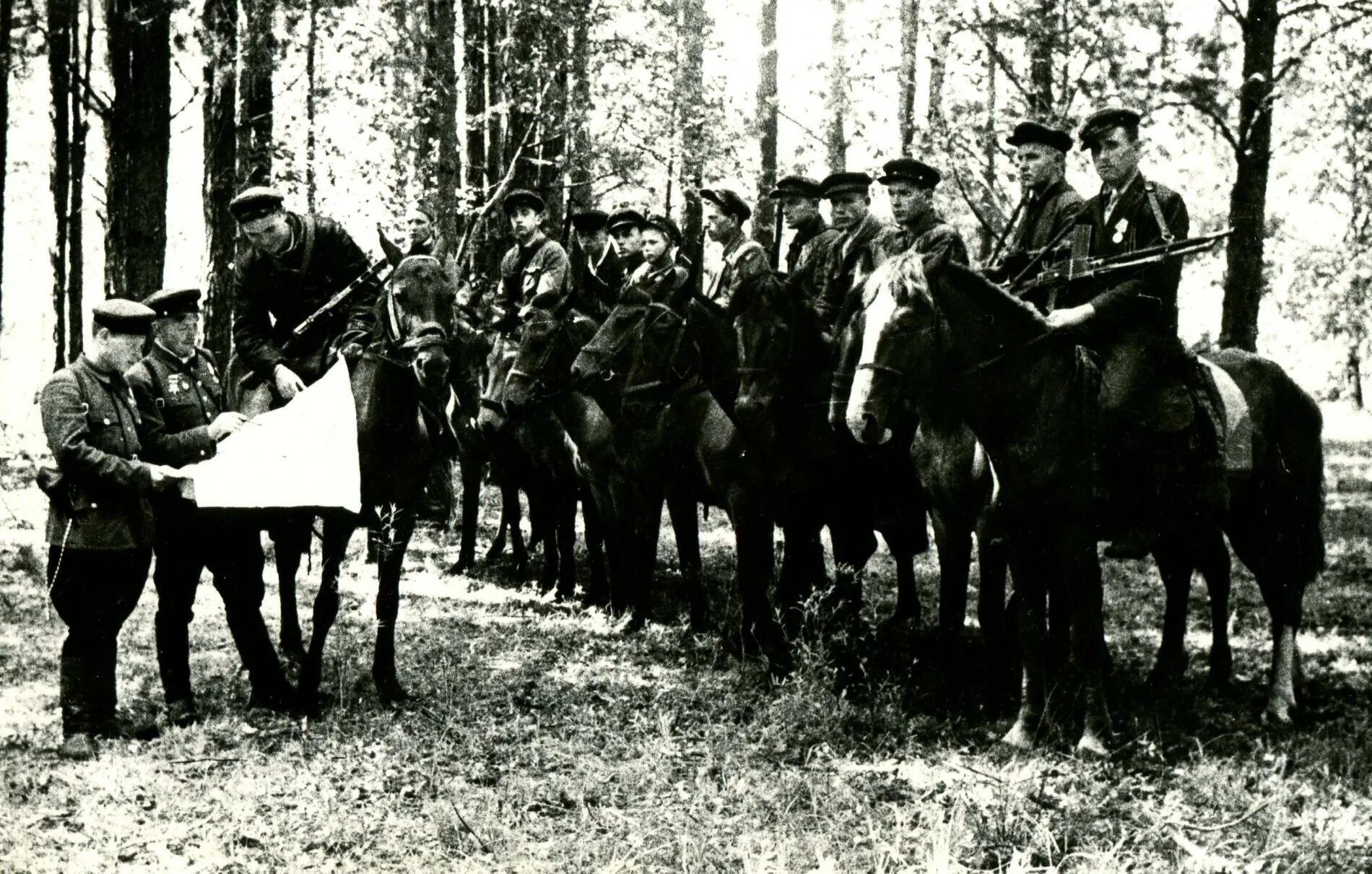 Конники Генерала Доватора 1941. Партизанский отряд Бойко-Павлова. Карпатский рейд 1943 Партизан. Партизанское движение на Украине в ВОВ 1941-1945. 3 партизанское движение