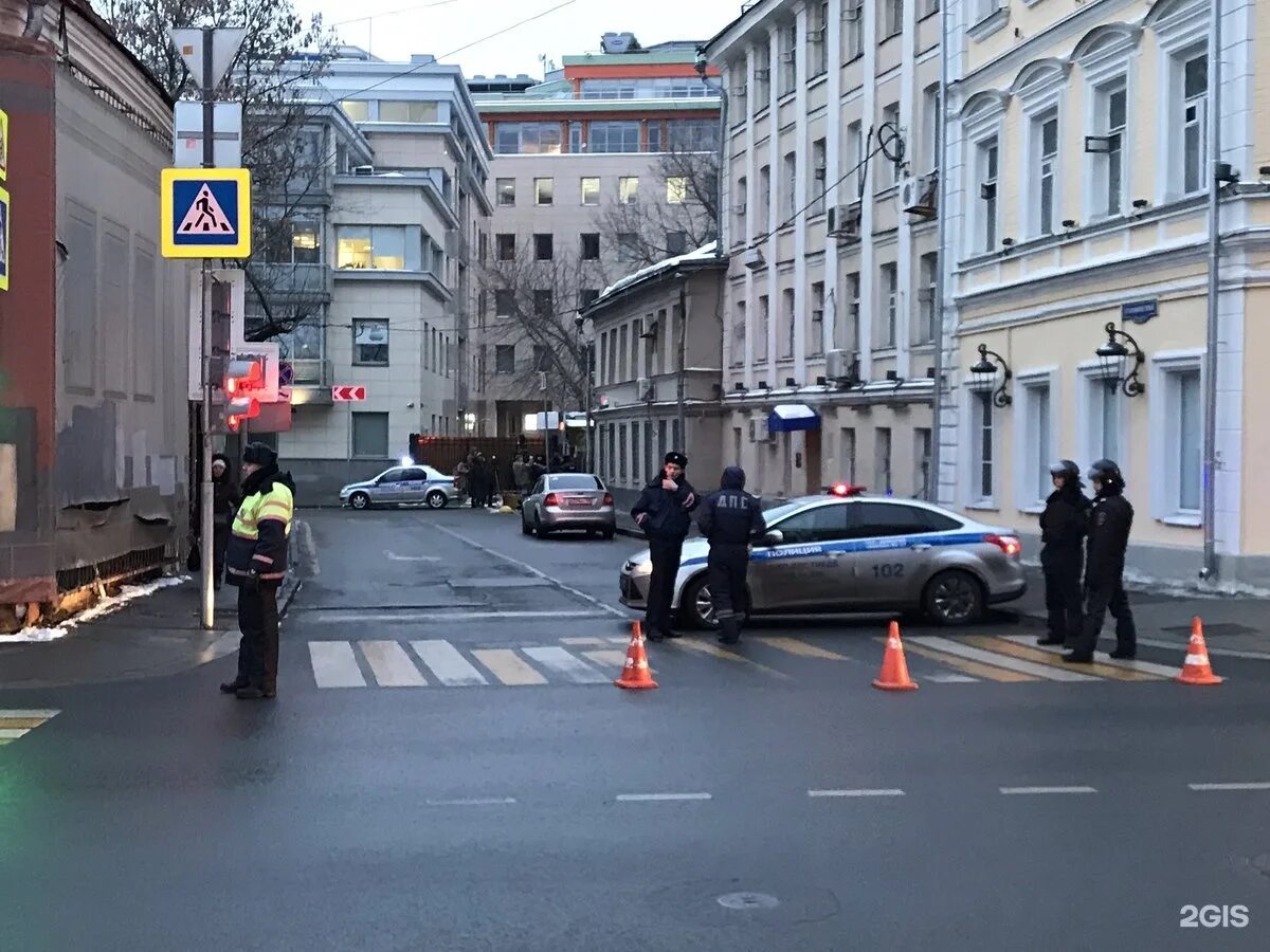 Омвд якиманки. Отдел полиции Якиманка. ОВД по району Якиманка. ОВД Якиманка Полянка Москва, большая Полянка улица, 33/41. ОВД Якиманка Шатаев.