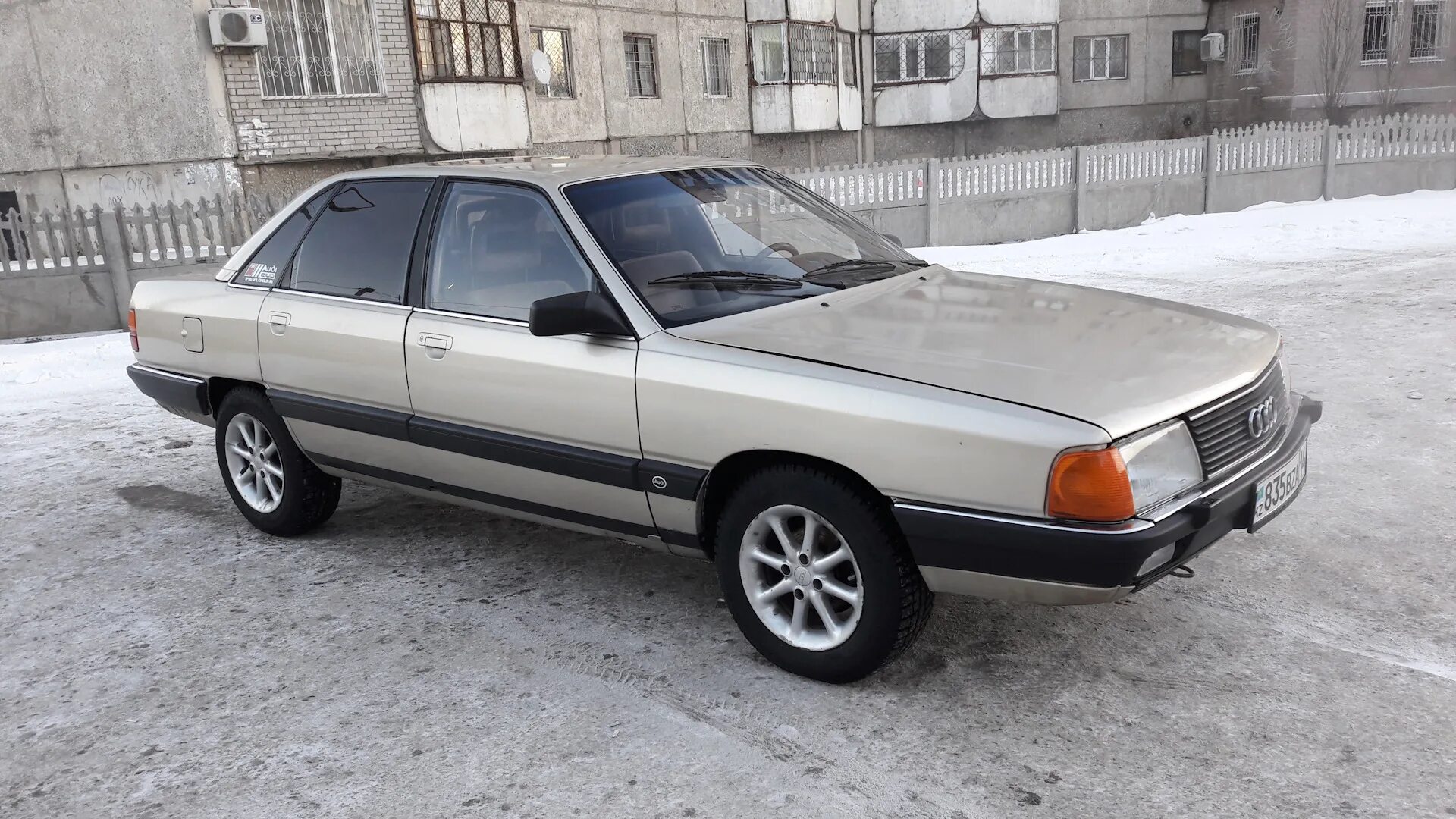 Ауди селедка. Ауди 100 с3 белая. Белая Ауди 100 c3. Ауди 100 с3 1983. Ауди 100 селедка.