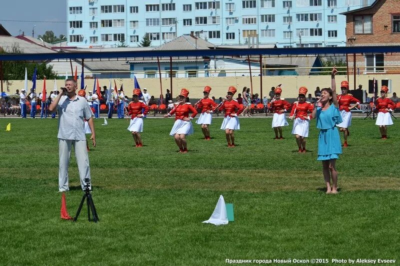 Погода в новом осколе на 3 дня. Новый Оскол стадион. Спортивное представление. Художественно спортивные представления и праздники. Новый Оскол население.