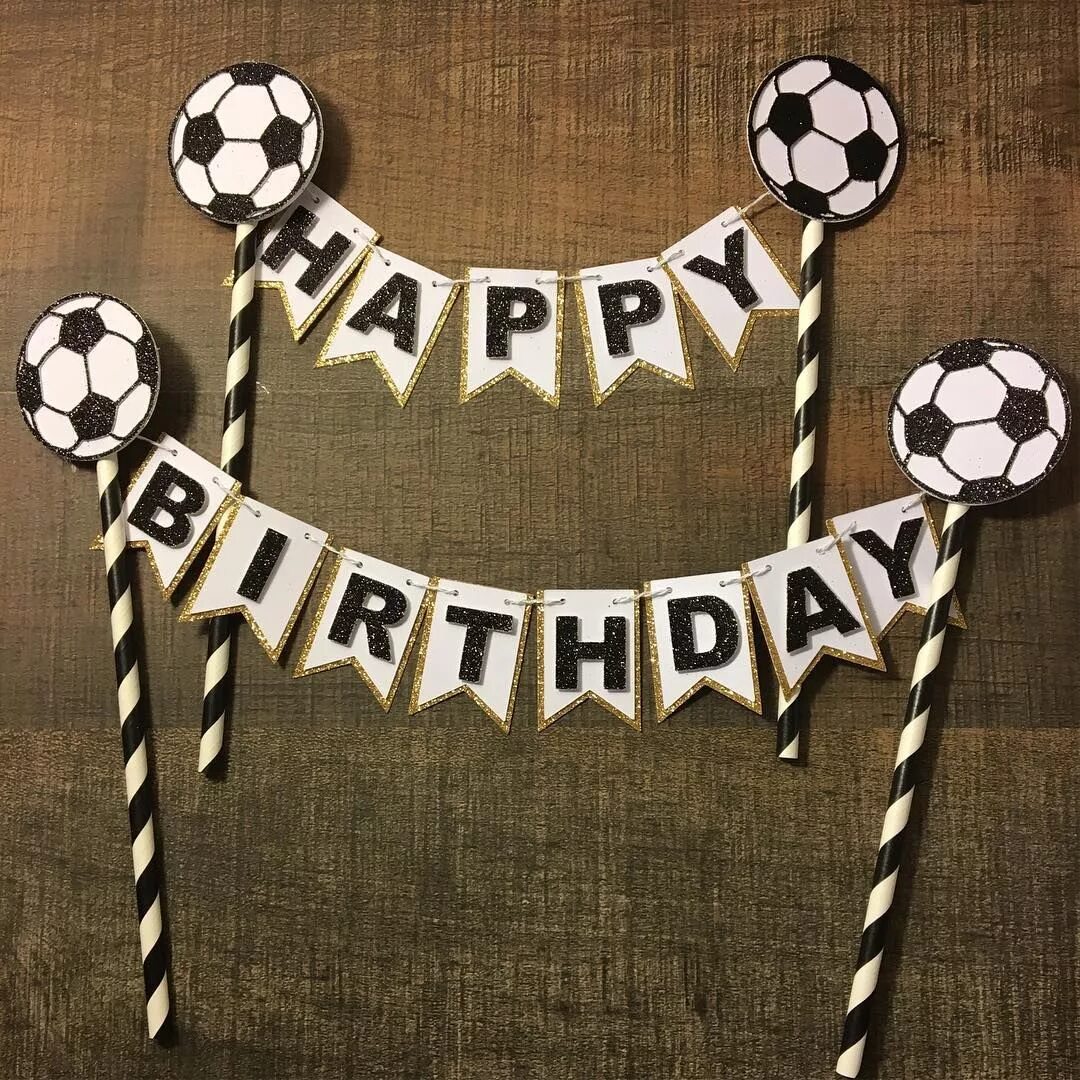 С днём рождения футболисту. Поздравления с днём рождения футболисту. Открытка с днём рождения мужчине футболисту. С днём рождения футболисту мальчику.