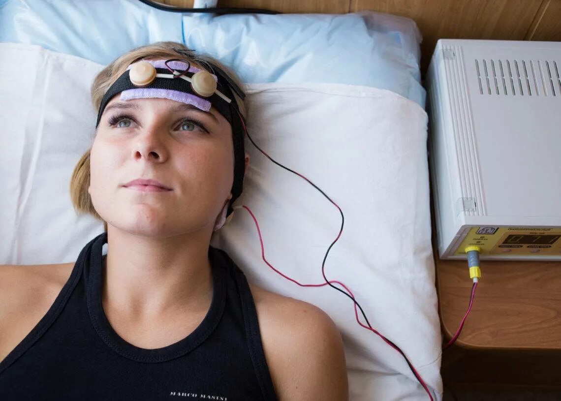 Тэс транскраниальная. Электросон группа. Транскраниальная электроанальгезия аппарат. Тэс транскраниальная. Транскраниальная электроанальгезия аппарат.