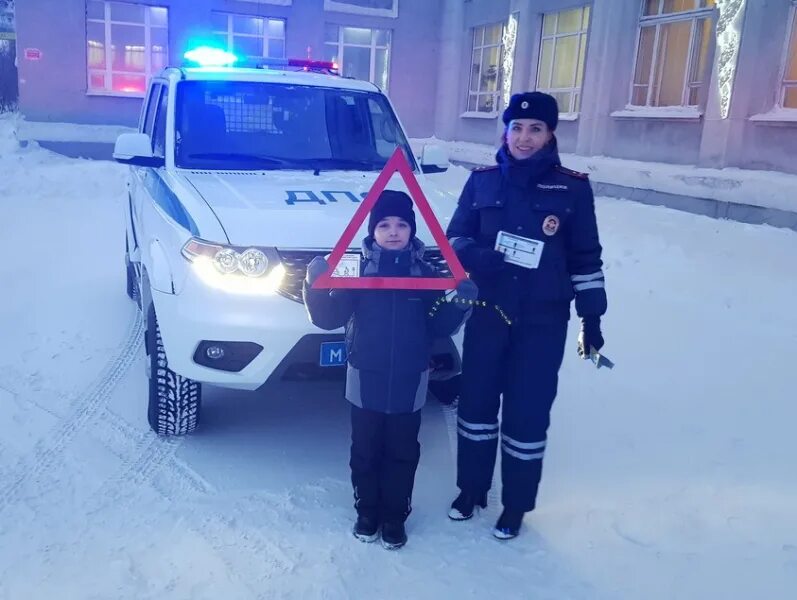 ДПС машины и елка. Начальник ГИБДД Воркута. Начальник ГИБДД города Воркуты. Гибдд воркута