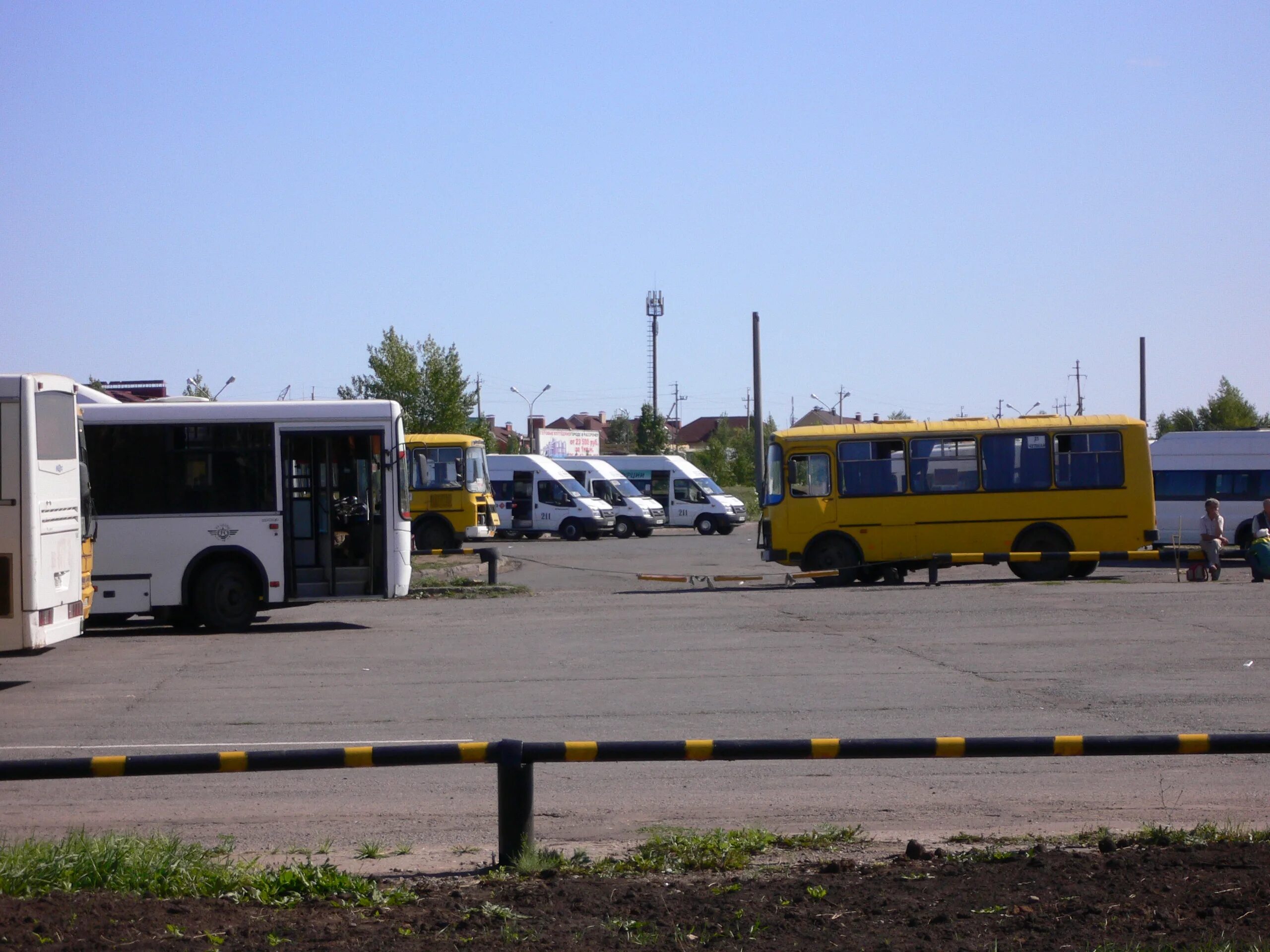 Автостанция Набережные Челны. Автобусная стоянка. Стоянка автобусов. Стоянка маршруток. Автовокзал челны сайт