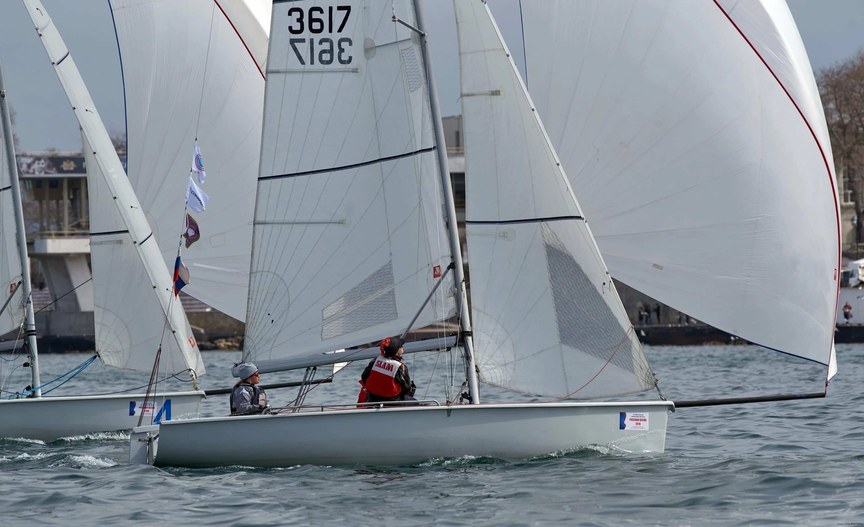 Швертбот-монотип «луч». Швертбот оптимист. Швертбот оптимист оверкиль. Парусный швертбот. Швертбот класса оптимист.