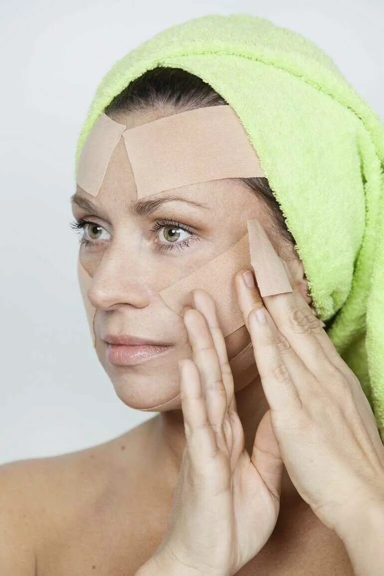 Оксана левина тейпирование лица. Как пользоваться тейпами для лица. Ревитоника тейпирование. Ayoume тейп для лица 1см*5м оранжевый kinesiology tape roll. Как пользоваться тейпами для лица.