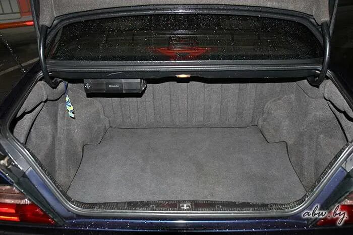 Mercedes w124 багажник. W124 универсал салон. Салон багажника w140. Багажник 124. Багажник мерседес 124.