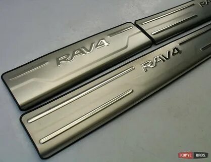 Накладки пороги toyota