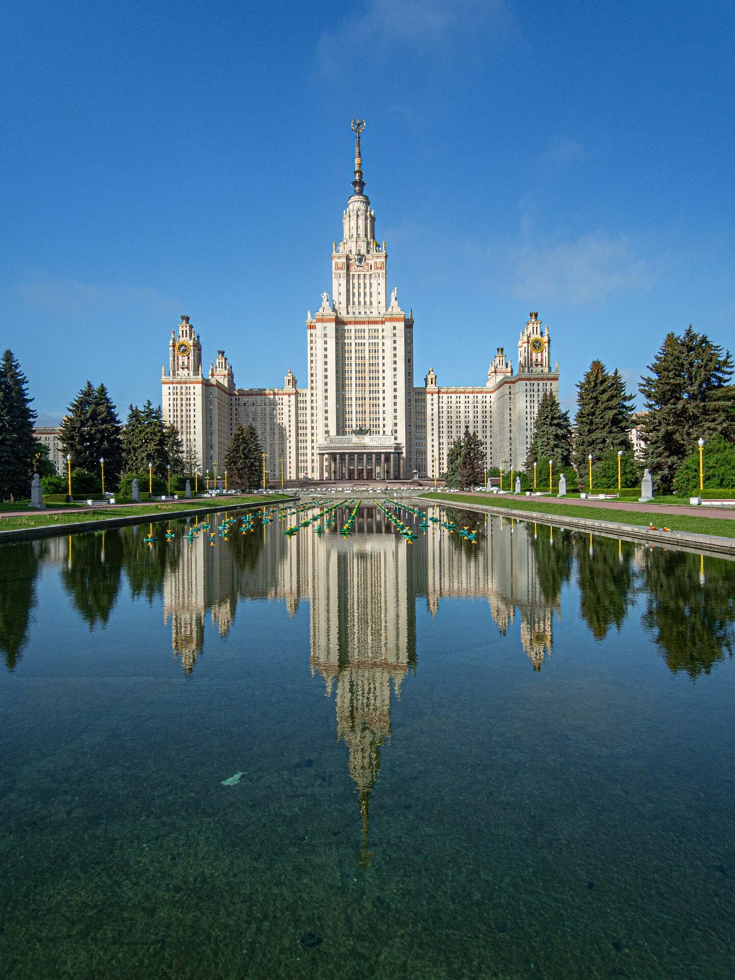 Прогноз мгу. Московский государственный университет имени м.в.Ломоносова，МГУ. Университет Ломоносова в Москве. Сталинские высотки МГУ. МГУ 23.