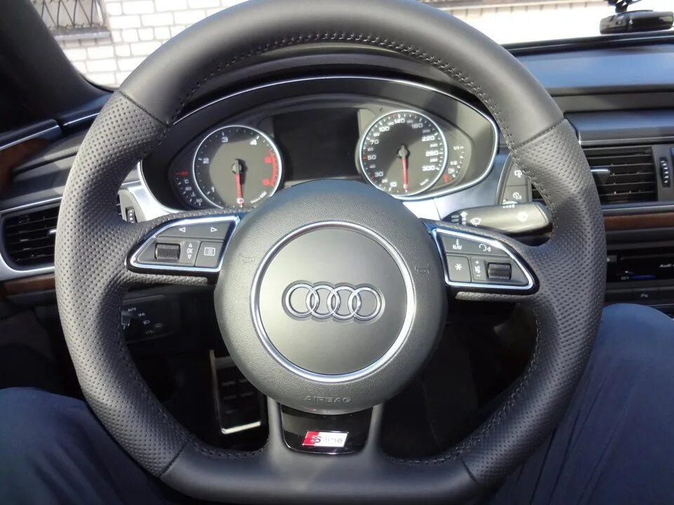 Руль audi a6 c7 sline. Audi a6 c7. Тюнинг руль ауди 4 спицы. Audi rs6 c7 рестайлинг салон. Подсветка салона audi a6 c7.
