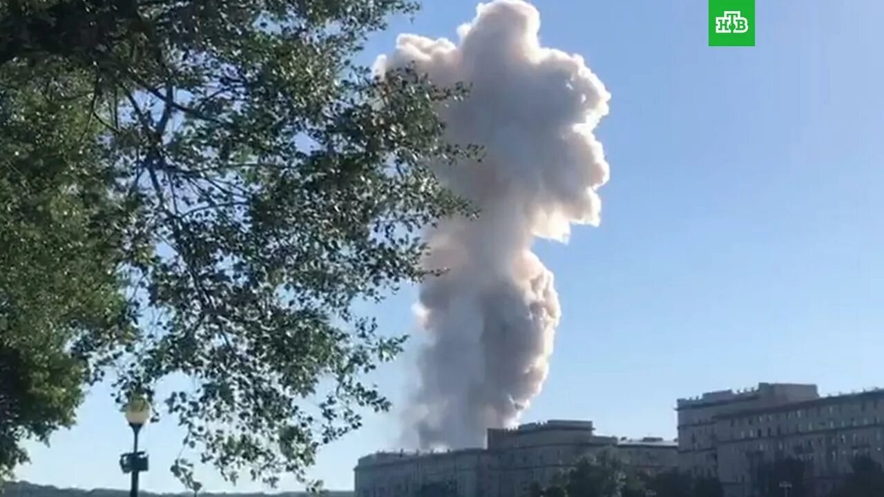 Что взорвалось в москве только что. Пожар на лужнецкой набережной. взрыв здания. лужники горят. пожар в москве 19 июня 2025.