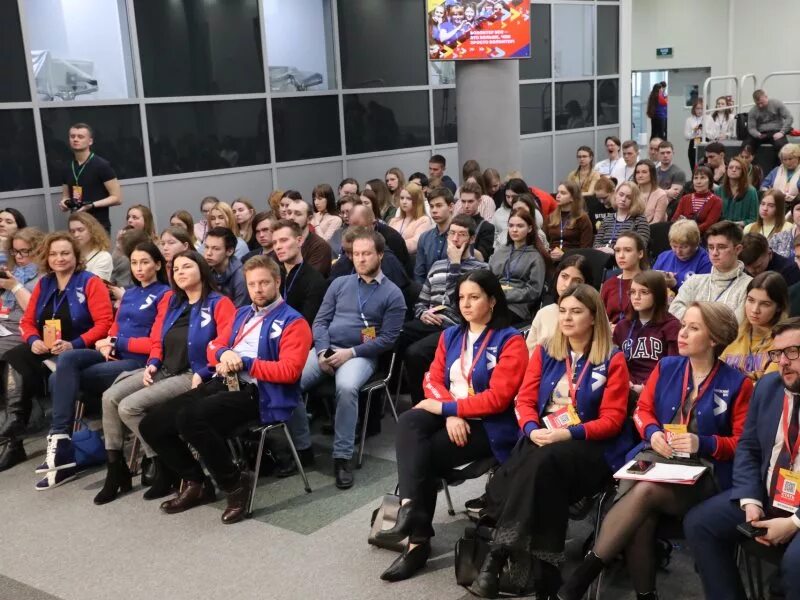 База волонтеров. Добровольцы Нижний Новгород. Волонтеры 800 Нижний Новгород. Волонтеры на стадионе. Волонтеры менеджеры.