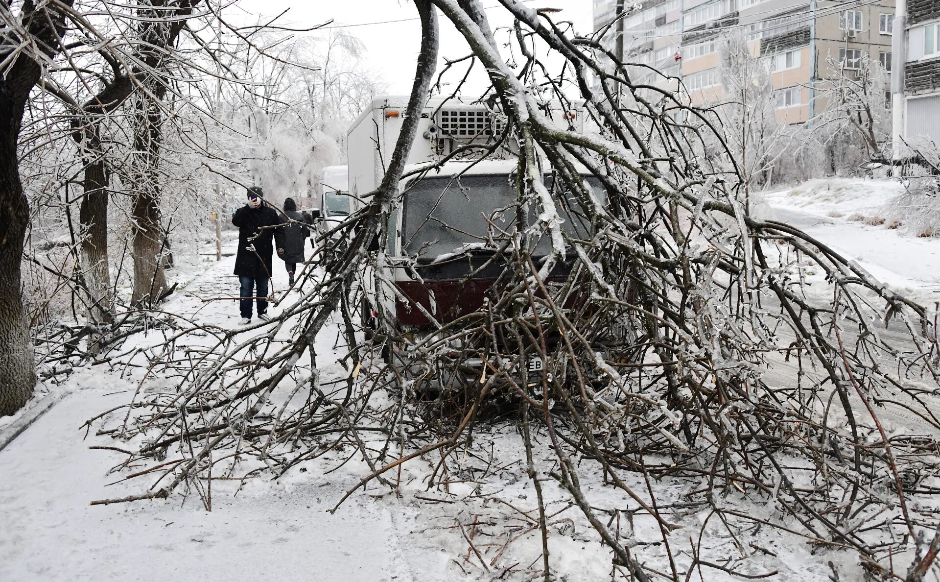 Дожди на дальнем востоке. Ледяной дождь во владивостоке 2025. ледяной дождь владивосток ноябрь 2025. ледяной дождь в приморье 2025. ледяной шторм во владивостоке.