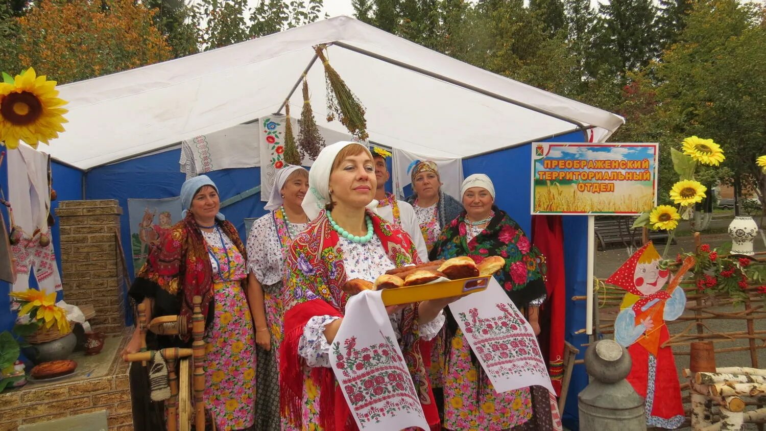 Фестиваль национальных культур. Творческое подворье. Народный фестиваль. Народное подворье своими руками. Сибирское подворье масленица 2024