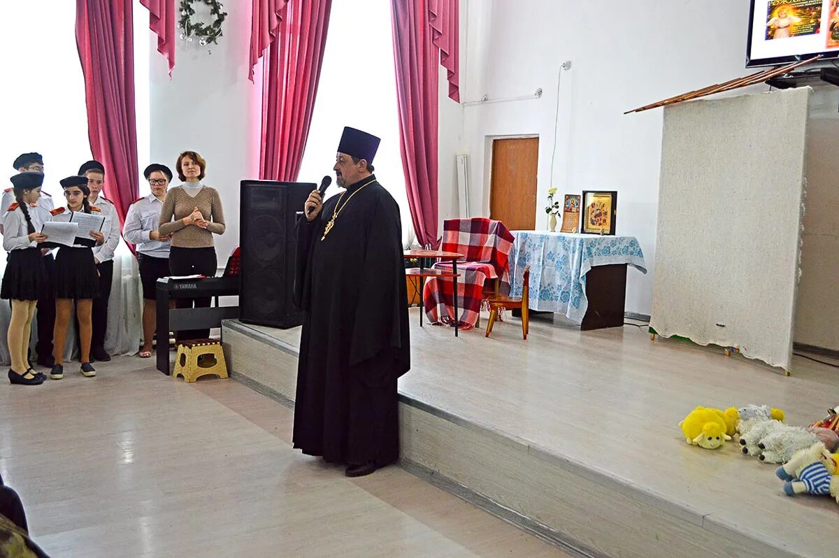 директор школы 33 новороссийск. школа 22 новочеркасск учителя. директор школы номер 22. директор 22 школы новороссийск. петрова любовь михайловна нижневартовск.